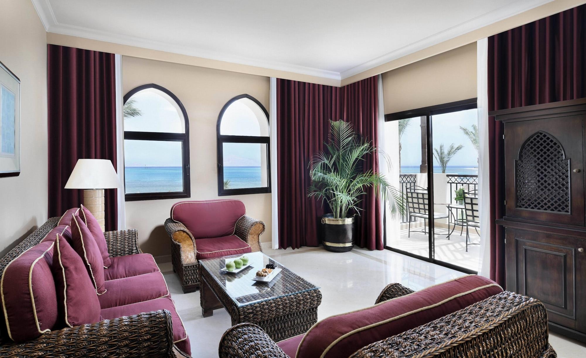 杰斯观景台度假酒店 沙姆沙伊赫 外观 照片 A living room with a view of the sea