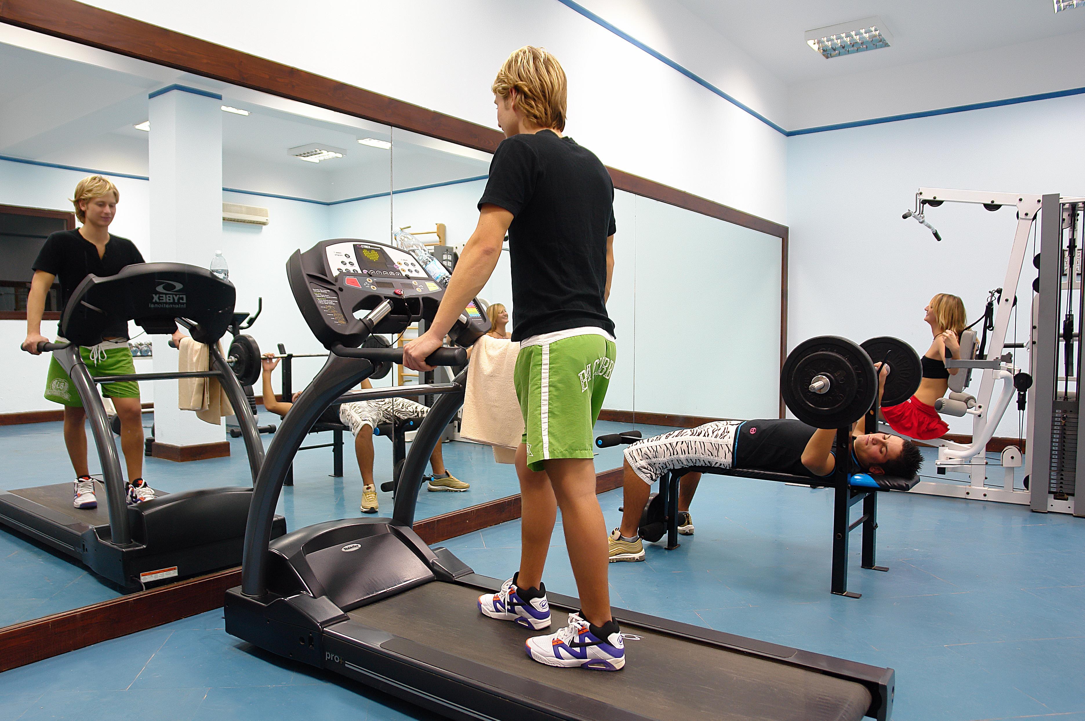 杰斯观景台度假酒店 沙姆沙伊赫 外观 照片 A treadmill in a gym